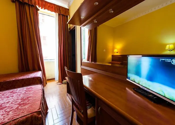 Lella Hotel 2*