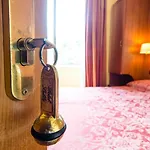 Lella Hotel 2*