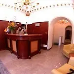 Lella Hotel 2*