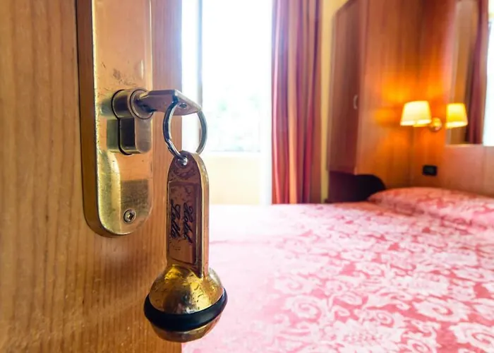 Lella Hotel 2*
